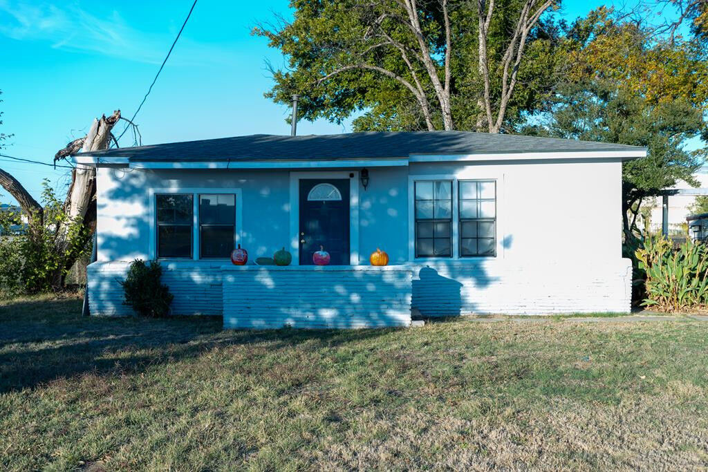 Property Photo: 109 S Hickory Street TX 76821