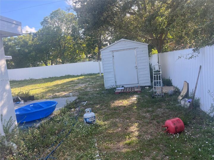 Property Photo:  1116 Arizona Ave  FL 33312 