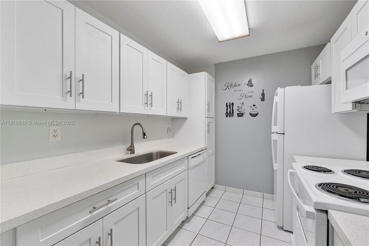 Property Photo: 7205 S Miami Lakes Dr B3 FL 33014