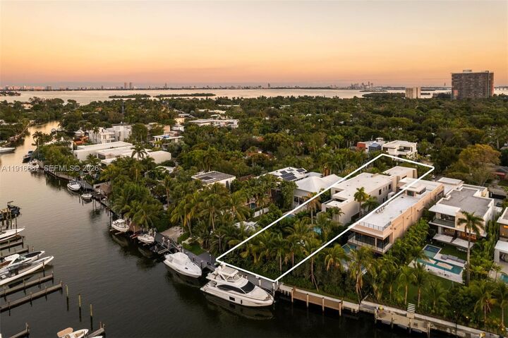 Property Photo:  725 NE 77th St  FL 33138 