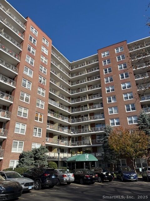 Property Photo:  91 Strawberry Hill Avenue Apt 1127  CT 06902 
