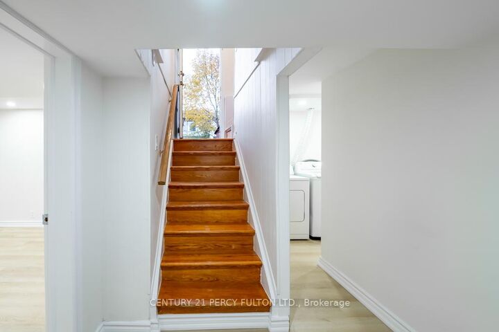 Photo de la propriété:  243 Ruggles Avenue Bsmt #2  ON L4C 1Y6 