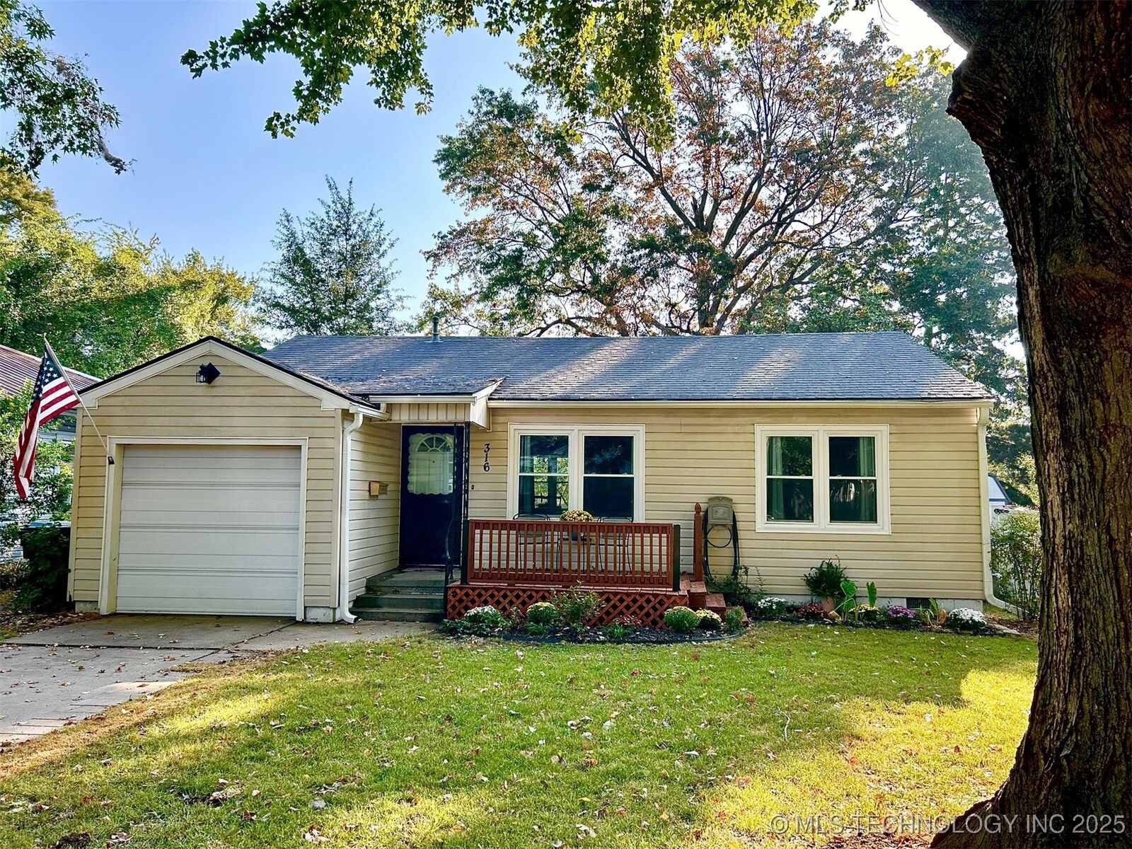 Property Photo:  316 N 33rd Street  OK 74401 