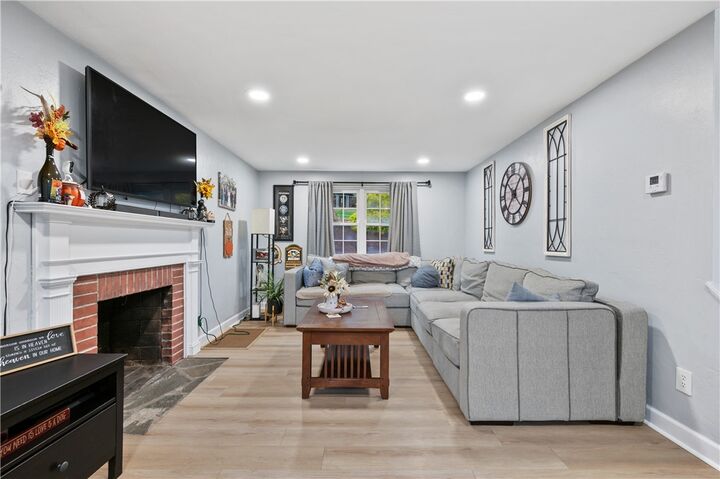 Property Photo:  5300 Spring Valley Dr  PA 15236 