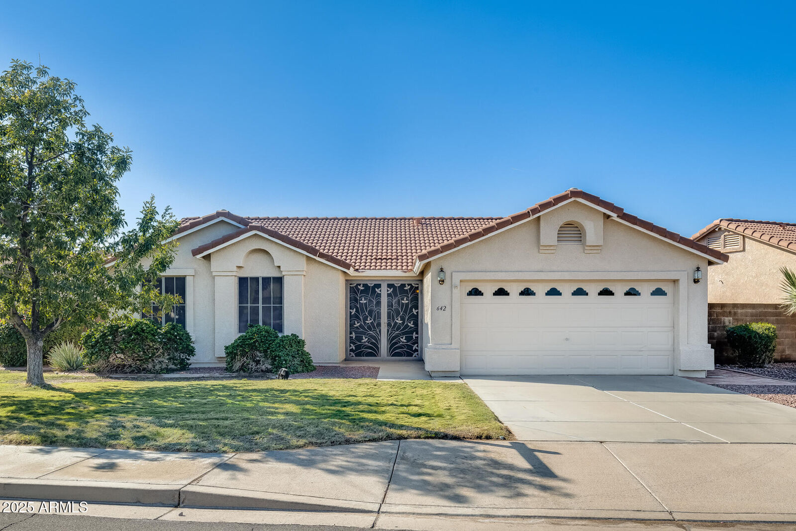 Property Photo:  642 S Thunderbird Drive  AZ 85120 