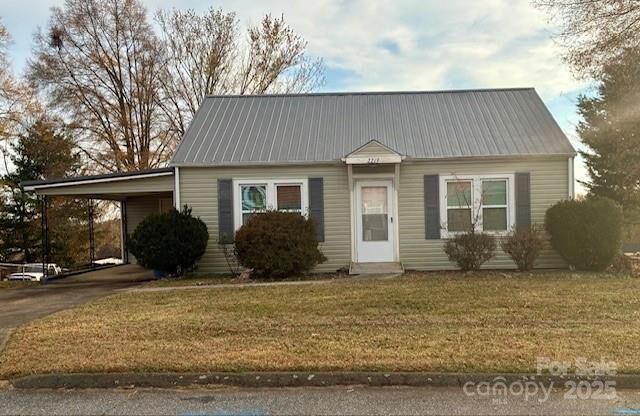 Property Photo:  2219 6th Avenue NW  NC 28601 