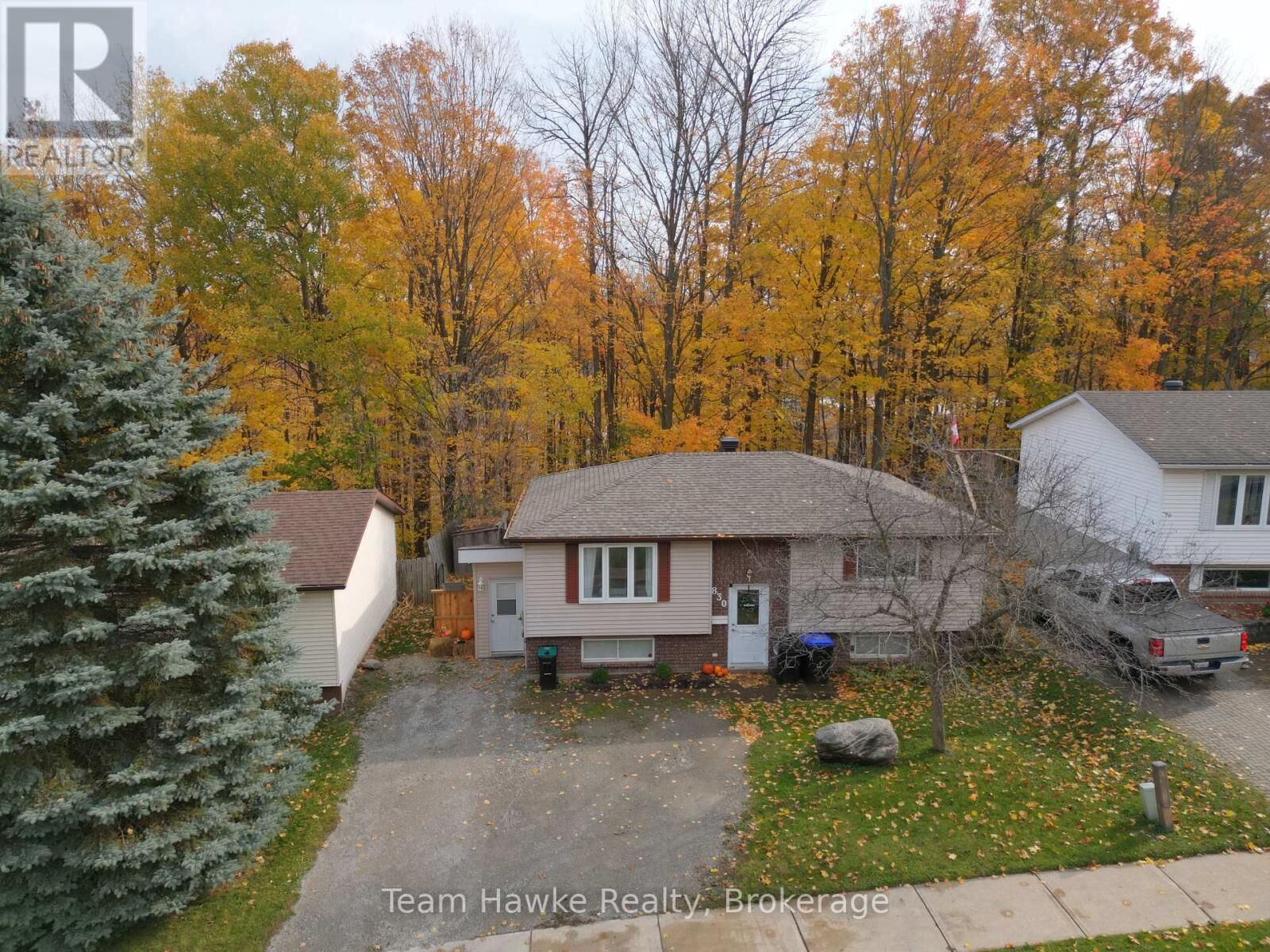 Property Photo:  830 Birchwood Drive  ON L4R 4Y2 