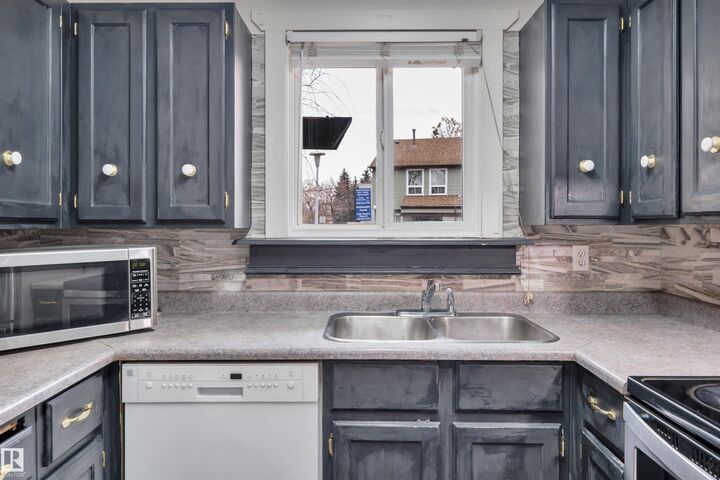 2416 104 Street NW  Edmonton AB T6J 4J8 photo