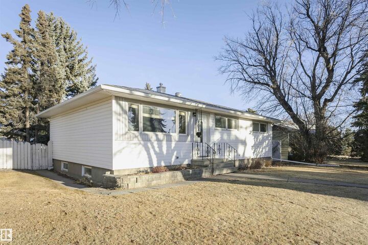 Property Photo:  15702 92A Avenue NW  AB T5R 5E9 