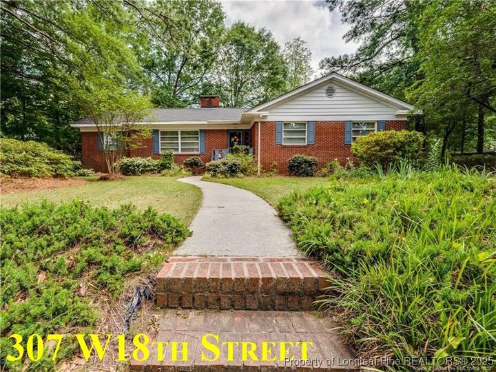 Property Photo:  1103 N Elm Street  NC 28358 