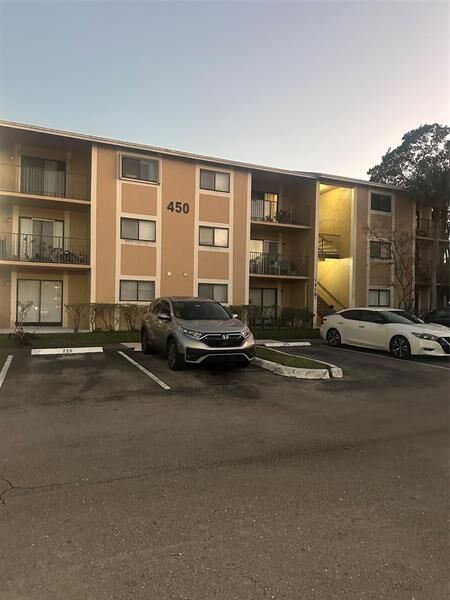 Property Photo:  450 Palm Cir 102  FL 33025 