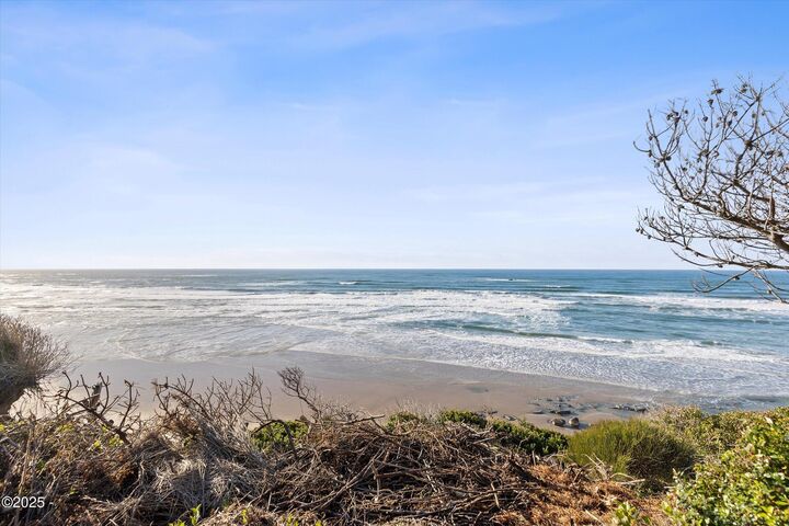 Property Photo:  216 NW 73rd Court  OR 97365 