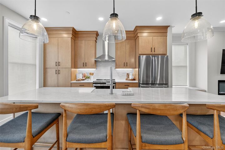 Property Photo:  1811 Soundview Court  NY 10598 