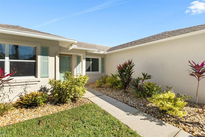 Property Photo:  5 Westglen Drive  FL 32164 