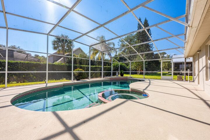 Property Photo: 1029 California Creek Drive FL 32765