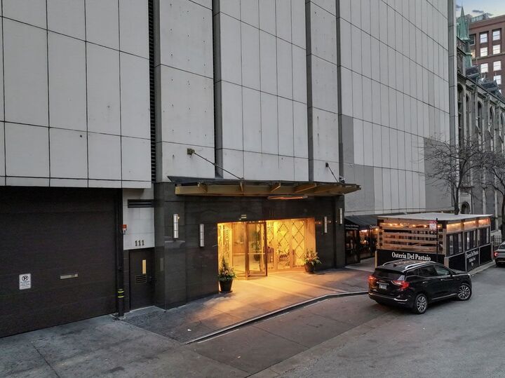 Property Photo:  111 E Chestnut Street 28J  IL 60611 