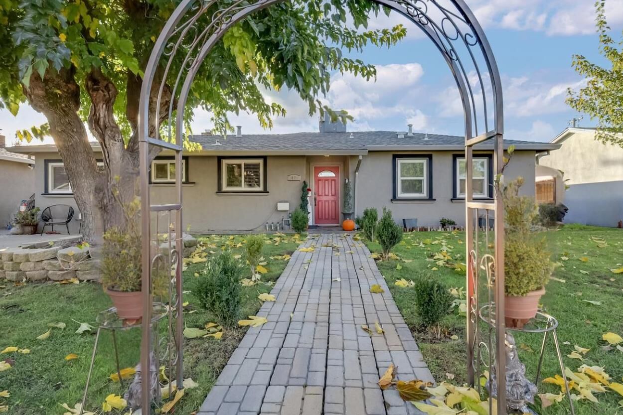 Property Photo: 1409 Keeney Way CA 95864