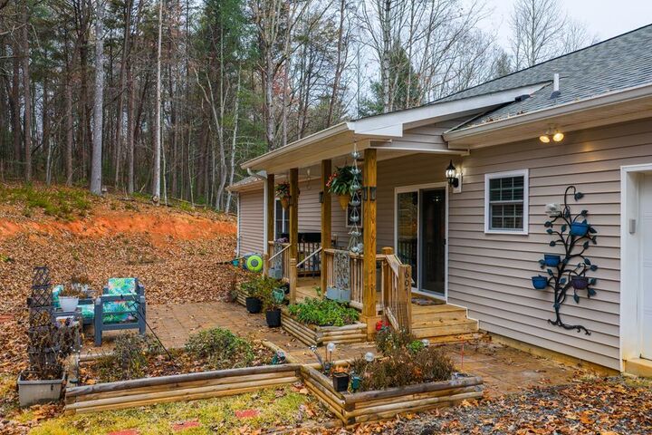 Property Photo:  607 Satsuma Court S  GA 30536 