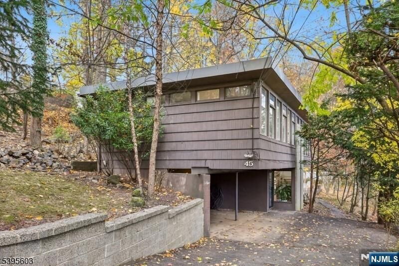 Property Photo:  45 Greenwood Avenue  NJ 07052 