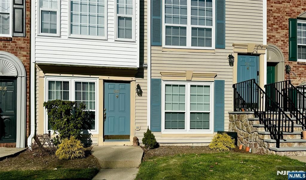 Property Photo:  807 Sassafras Court  NJ 07430 