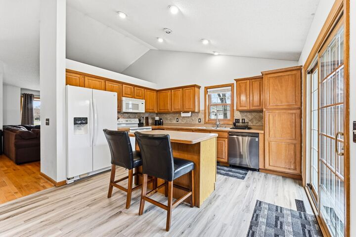 Property Photo:  2106 Sunny View Lane  MN 55057 