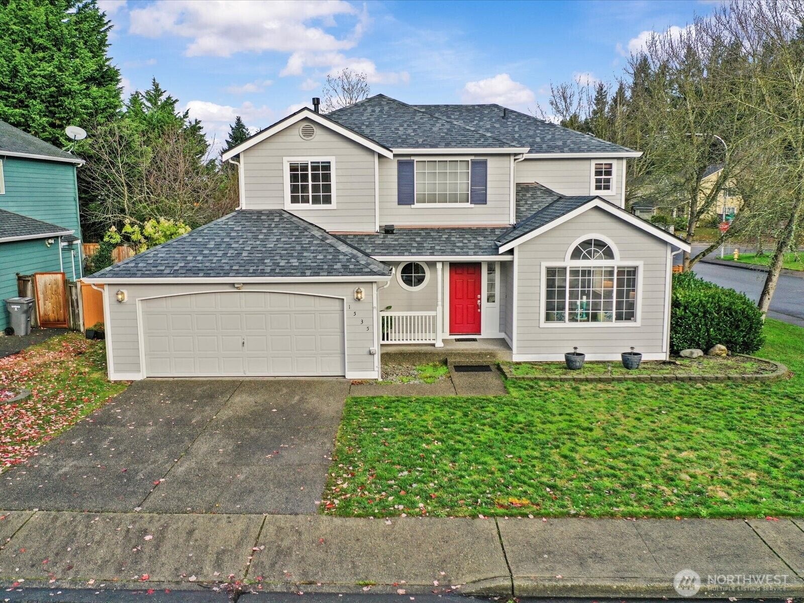 Property Photo:  1535  55th Court SE  WA 98092 