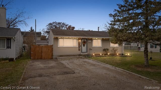Property Photo: 3021 Woodlawn Street MI 48390