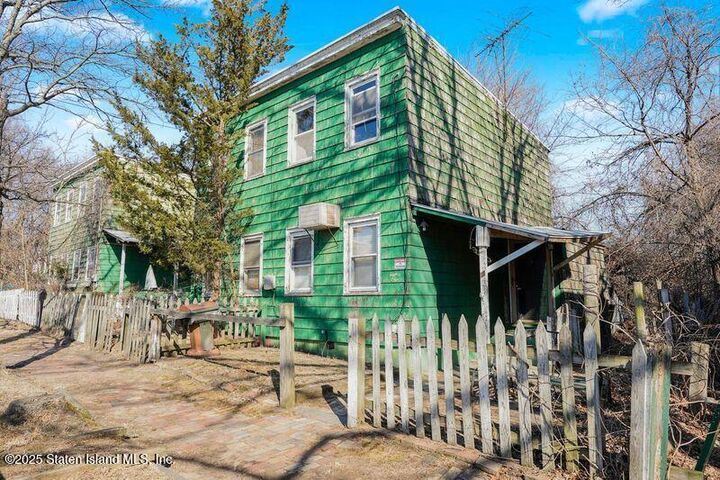 Property Photo:  81 Kreischer Street  NY 10309 