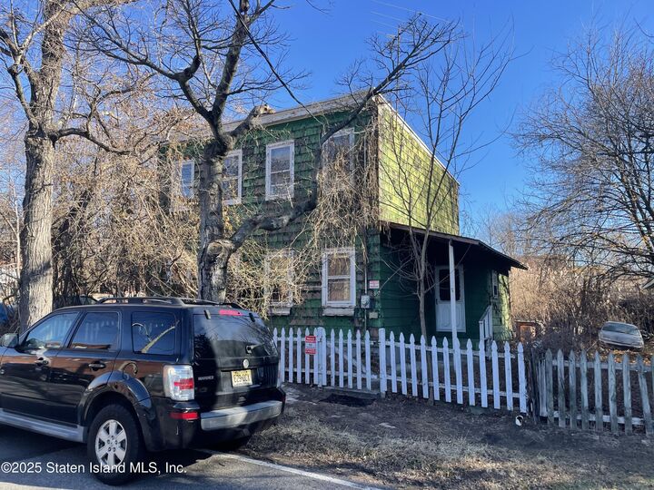 Property Photo:  85-87 Kreischer Street  NY 10309 