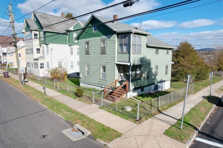 Property Photo:  117 Tremont Street  CT 06051 