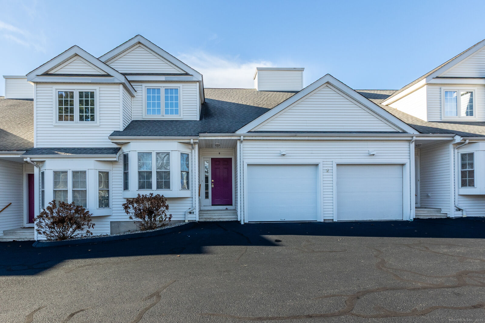 Property Photo:  244 Oakland Street Apt E  CT 06042 