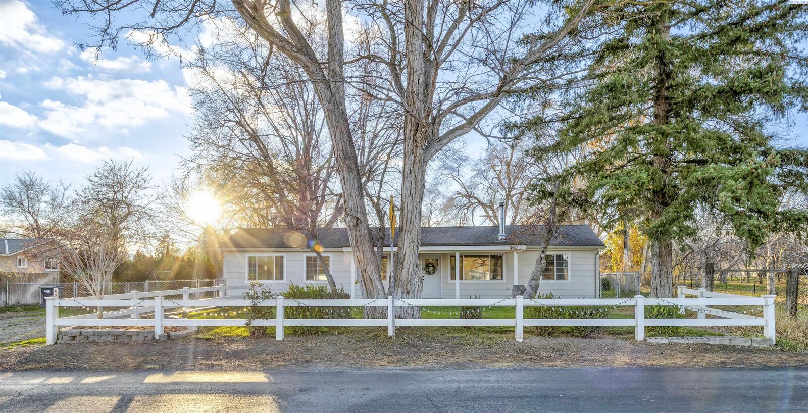 Property Photo: 59202 N River Road WA 99320