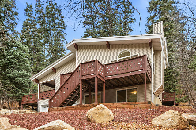 Property Photo: 620 Parkview Dr UT 84098