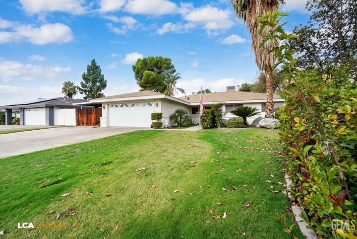 Property Photo: 6104 Eastbourne Way CA 93309