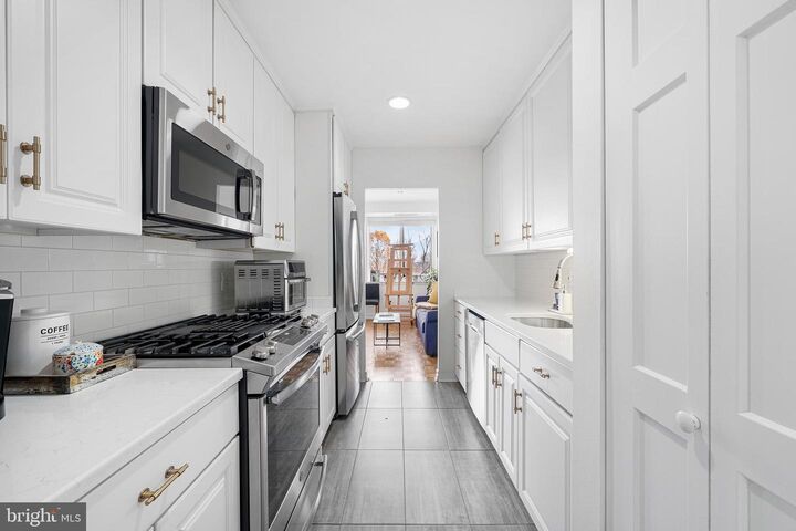 Property Photo:  1655 Oakwood Drive N420  PA 19072 