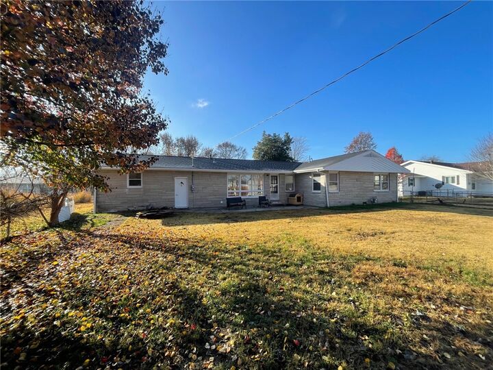 Property Photo: 707 Meadows Street IL 62411