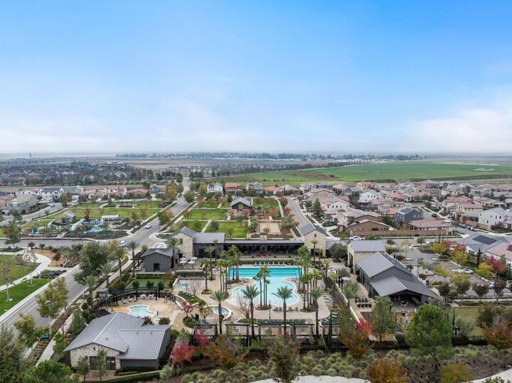 Property Photo: 724 Arrowhead Drive CA 93636