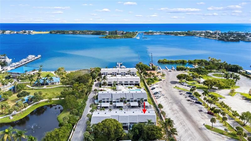 Property Photo:  630 NE 20th Ln  FL 33435 