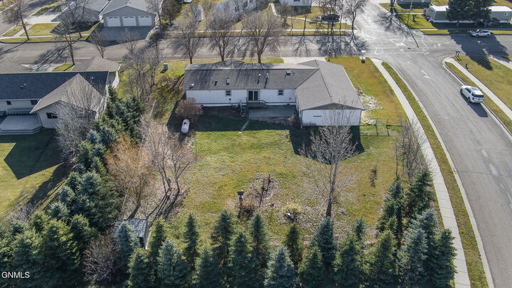 Property Photo:  808 Divide Street  ND 58545 