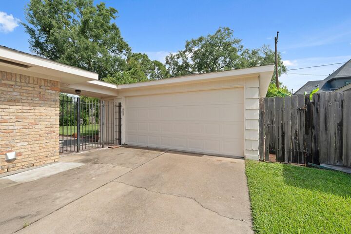 Property Photo: 5318 Imogene Street TX 77096