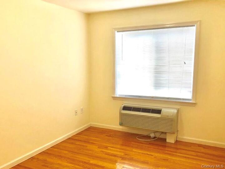 Property Photo:  160 Chatterton Avenue 1A  NY 10606 