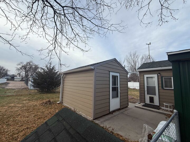 Property Photo: 321 Elm NE 69165