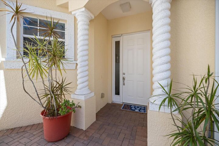 Property Photo: 1502 Triano Circle #1502 FL 34292