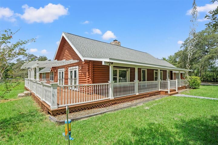 Property Photo: 18441 Oaklawn Drive FL 34610