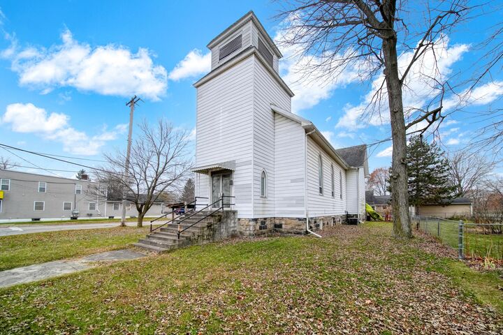 Property Photo: 1302 Cooper Street MI 49202