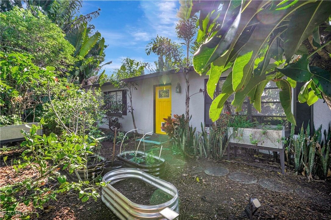 Property Photo:  5887 Kingfish Road  FL 33922 