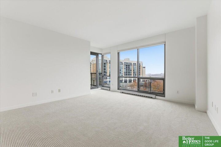 Property Photo:  200 S 31 Avenue 4402  NE 68131 