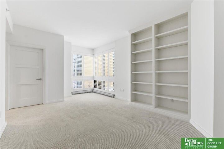 Property Photo:  200 S 31st Avenue 4401-4402  NE 68131-0000 