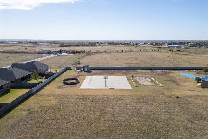 Property Photo:  1241 Walnut Brook Road  OK 73078 