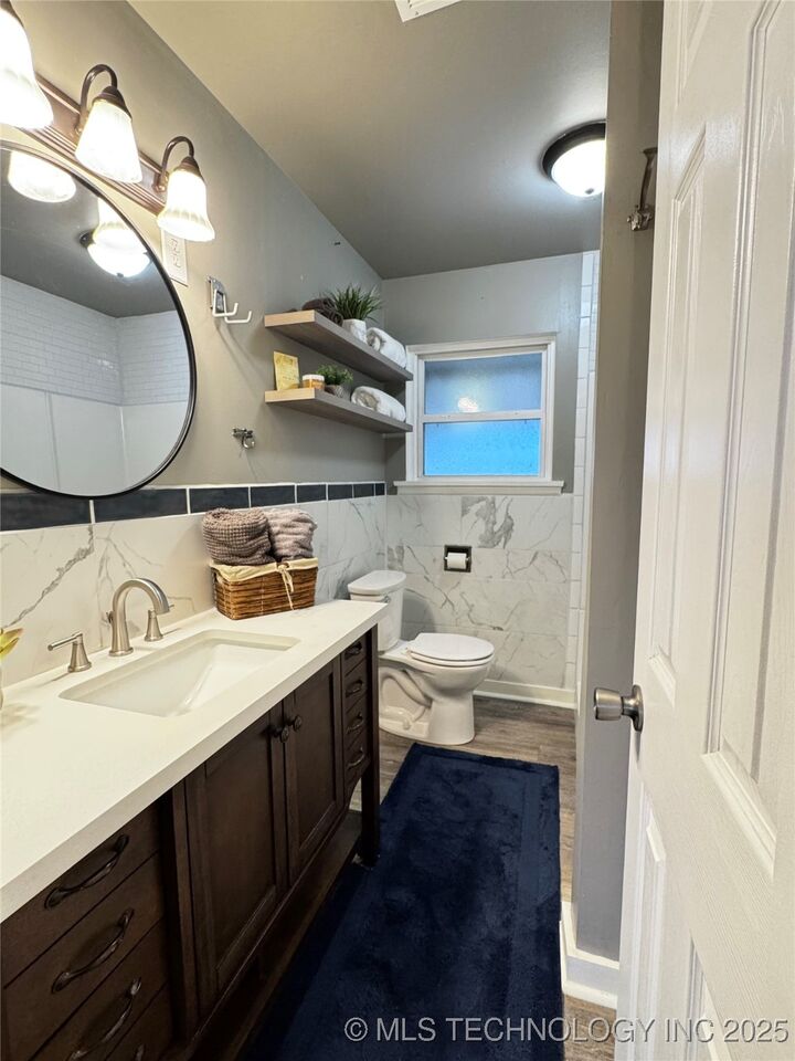 Property Photo: 1436 E Broadway Street OK 74023